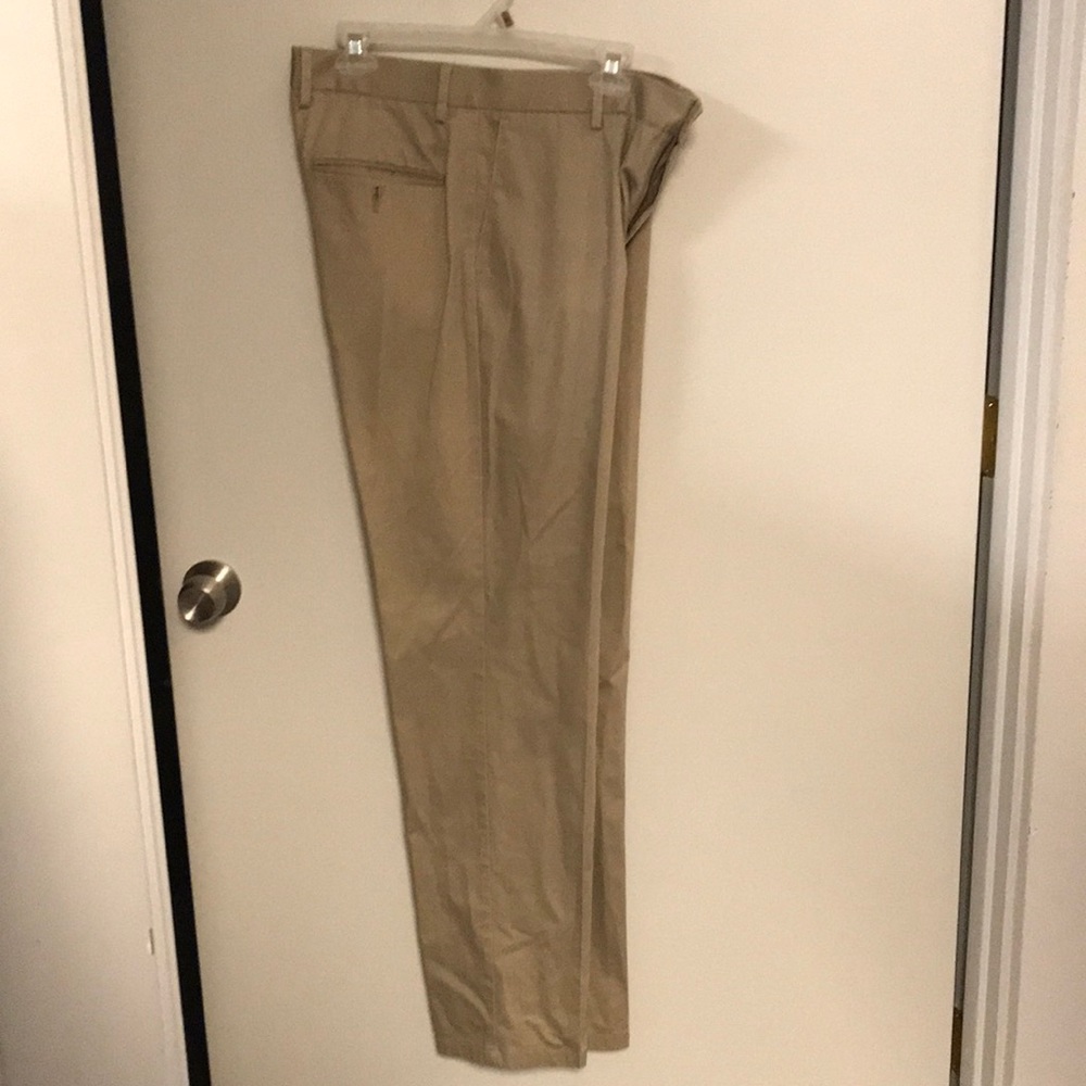 Men’s Classic flat front khaKi Dockers